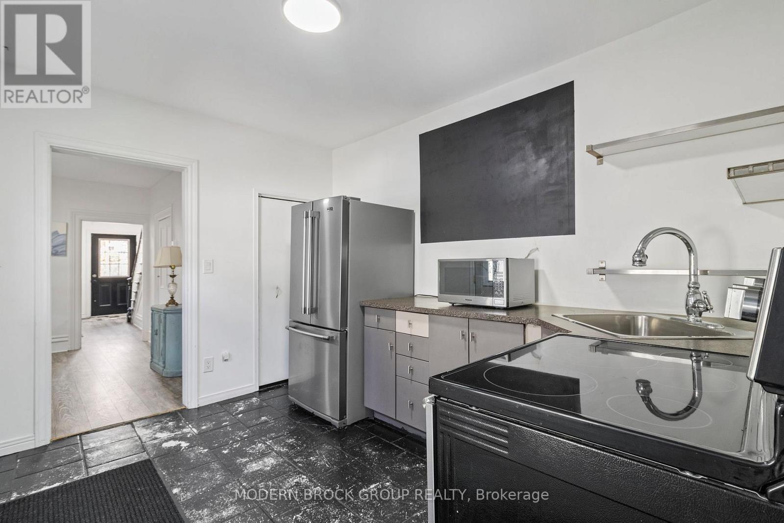 16 Tunnel Avenue, Brockville, Ontario K6V 4S6 - Photo 17 - X12534638