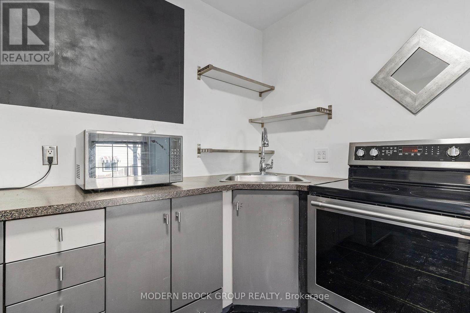 16 Tunnel Avenue, Brockville, Ontario K6V 4S6 - Photo 18 - X12534638