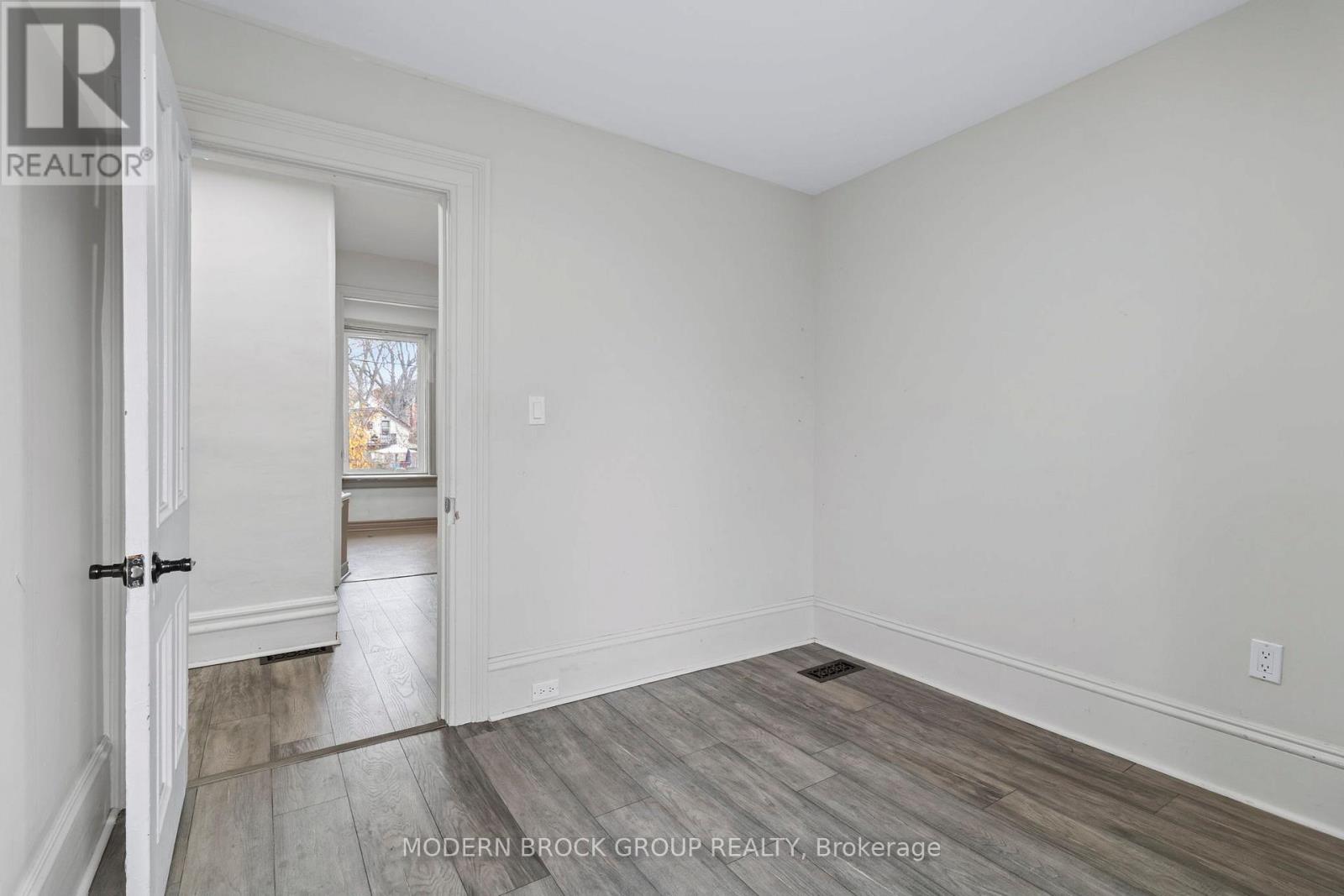 16 Tunnel Avenue, Brockville, Ontario K6V 4S6 - Photo 22 - X12534638