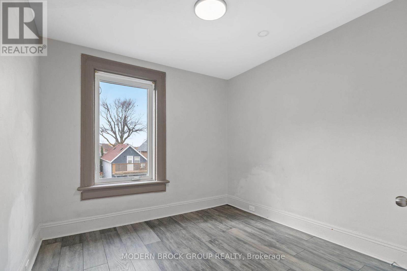 16 Tunnel Avenue, Brockville, Ontario K6V 4S6 - Photo 23 - X12534638