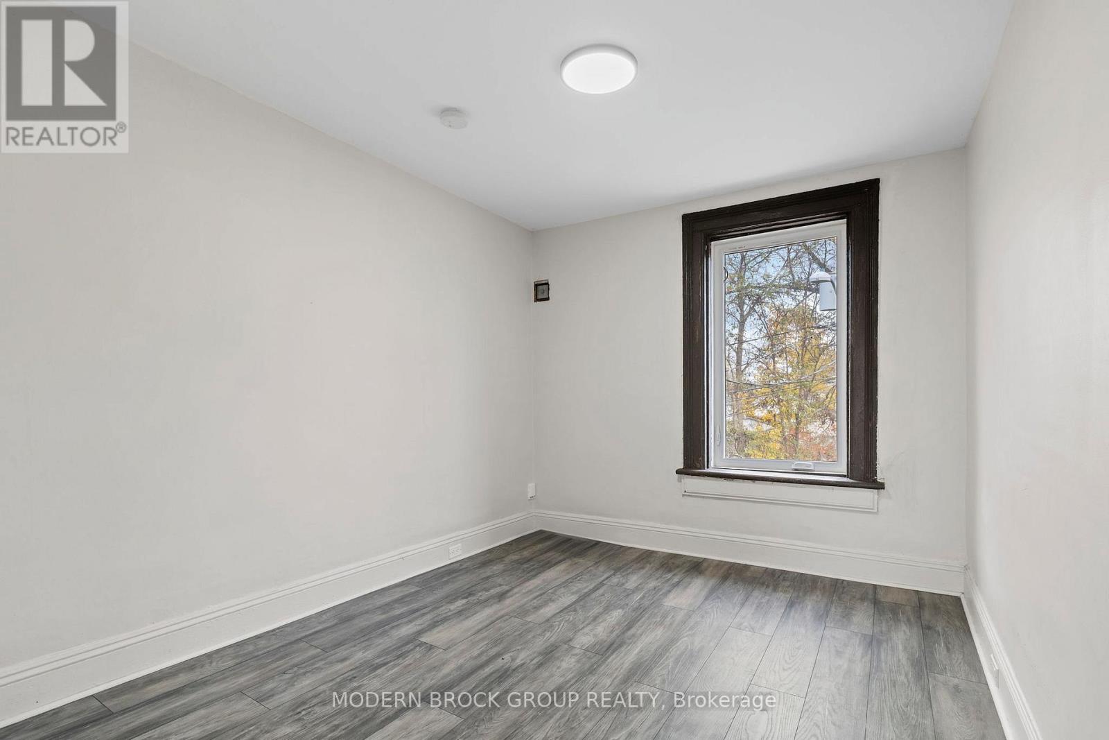 16 Tunnel Avenue, Brockville, Ontario K6V 4S6 - Photo 26 - X12534638