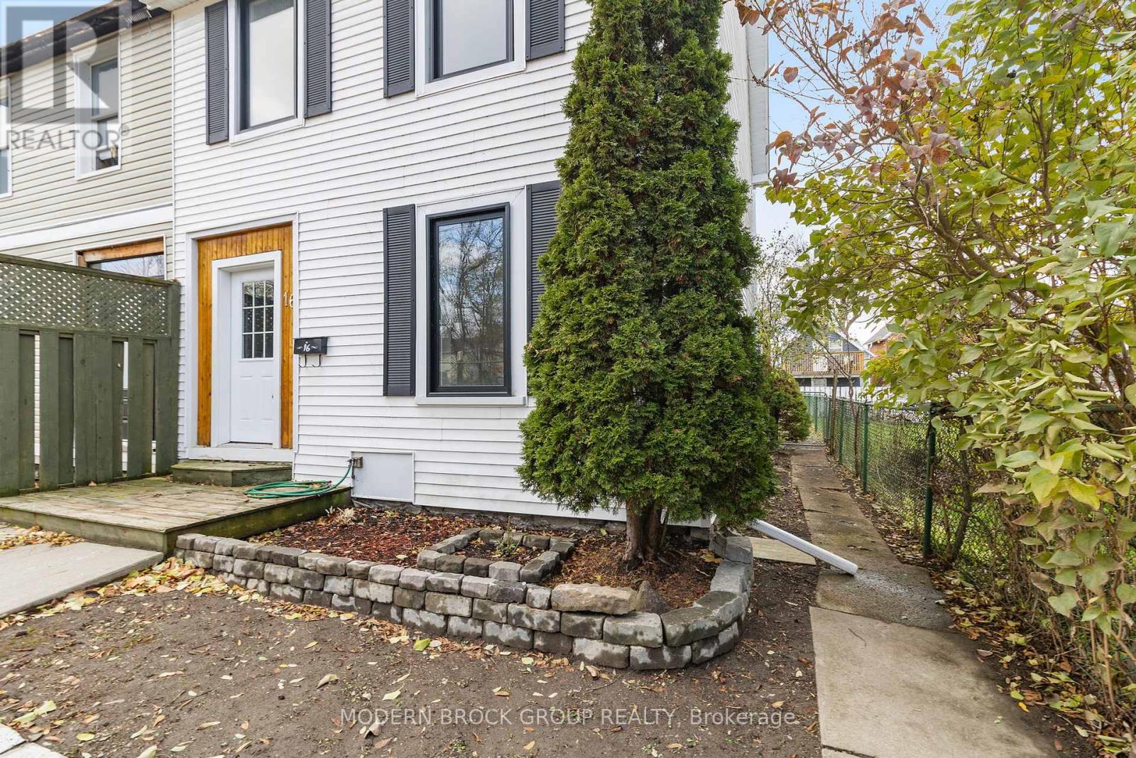 16 Tunnel Avenue, Brockville, Ontario K6V 4S6 - Photo 3 - X12534638