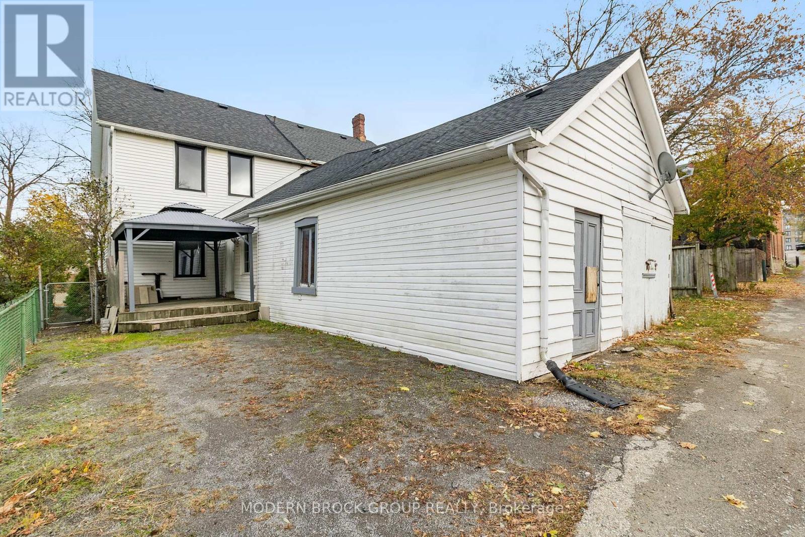 16 Tunnel Avenue, Brockville, Ontario K6V 4S6 - Photo 30 - X12534638