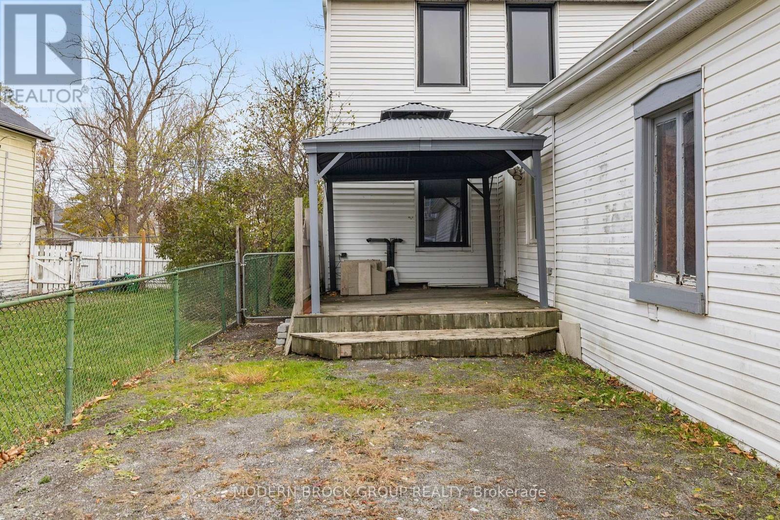 16 Tunnel Avenue, Brockville, Ontario K6V 4S6 - Photo 31 - X12534638