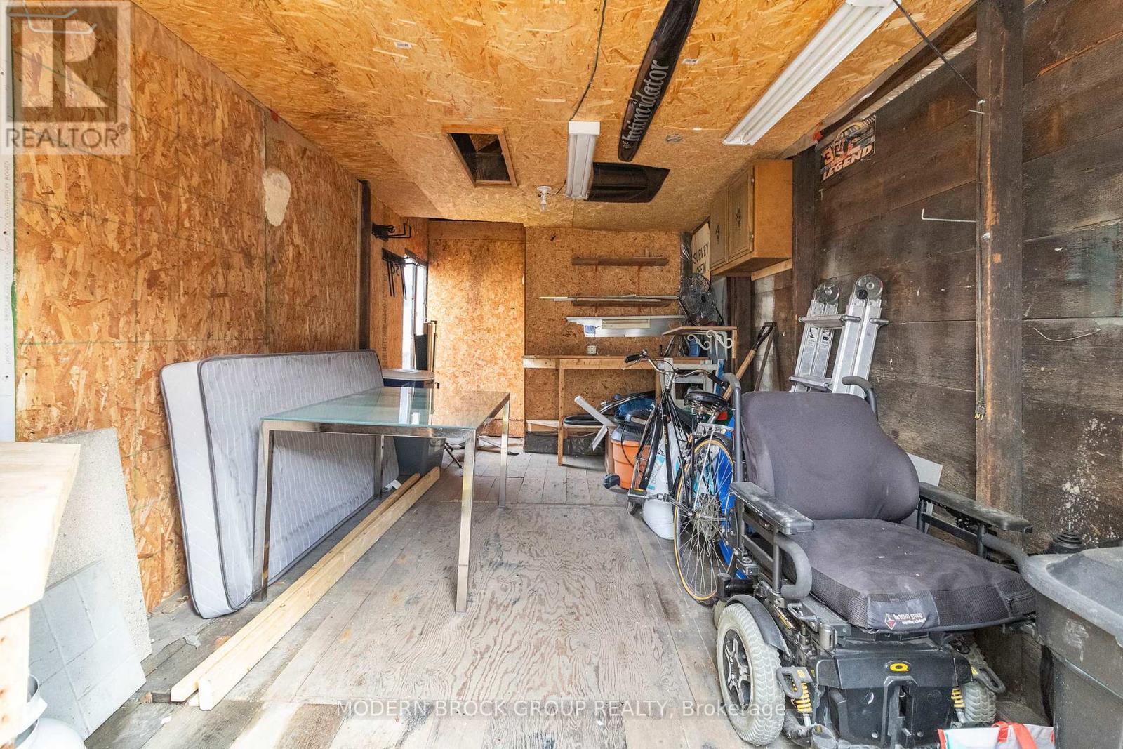 16 Tunnel Avenue, Brockville, Ontario K6V 4S6 - Photo 32 - X12534638