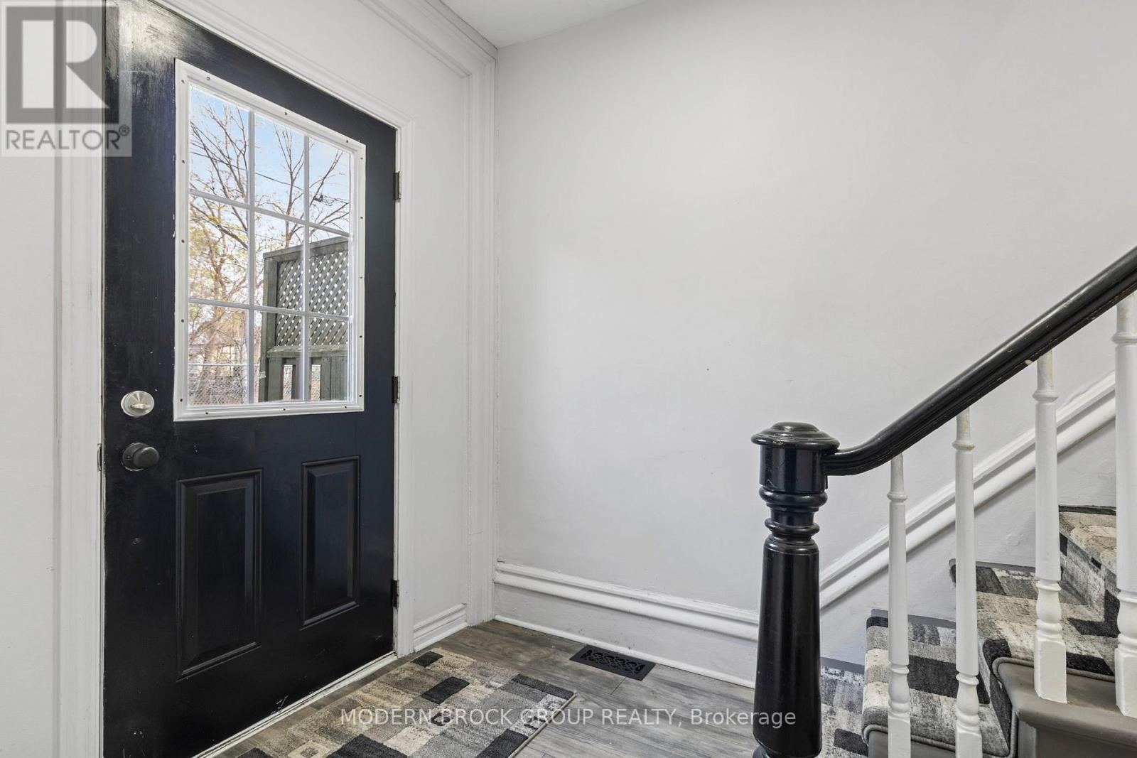 16 Tunnel Avenue, Brockville, Ontario K6V 4S6 - Photo 7 - X12534638