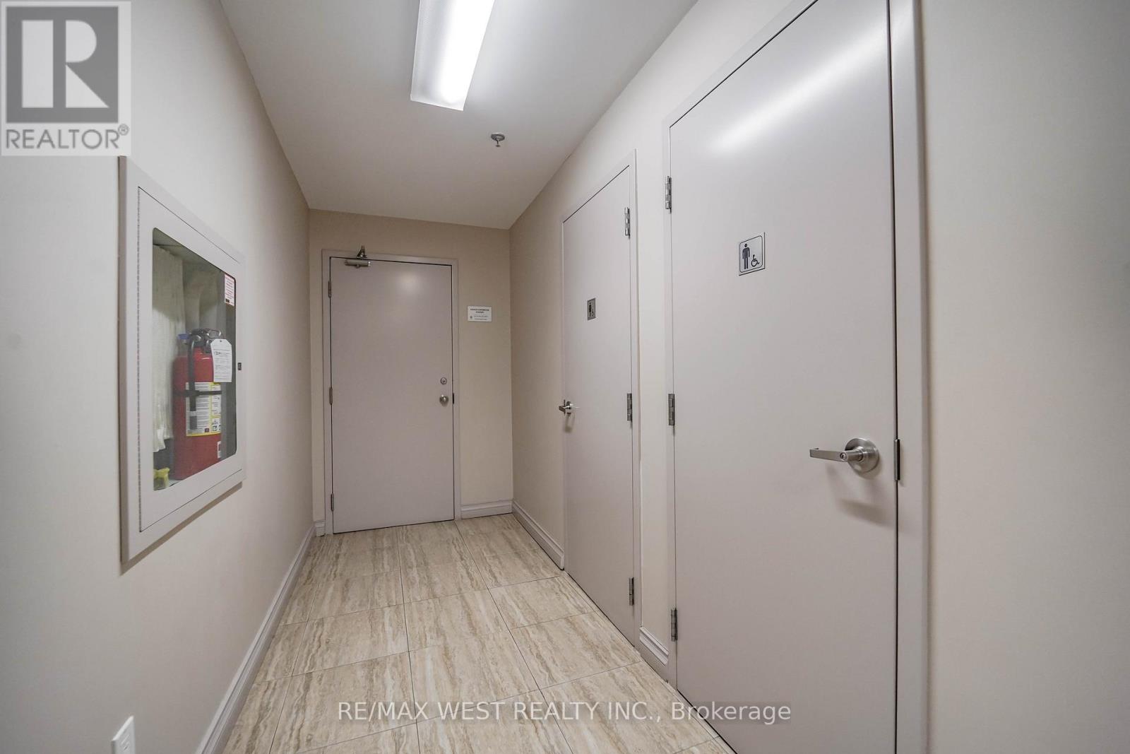 C3 - 800 Sheppard Avenue W, Toronto, Ontario  M3H 6B4 - Photo 10 - C12534752