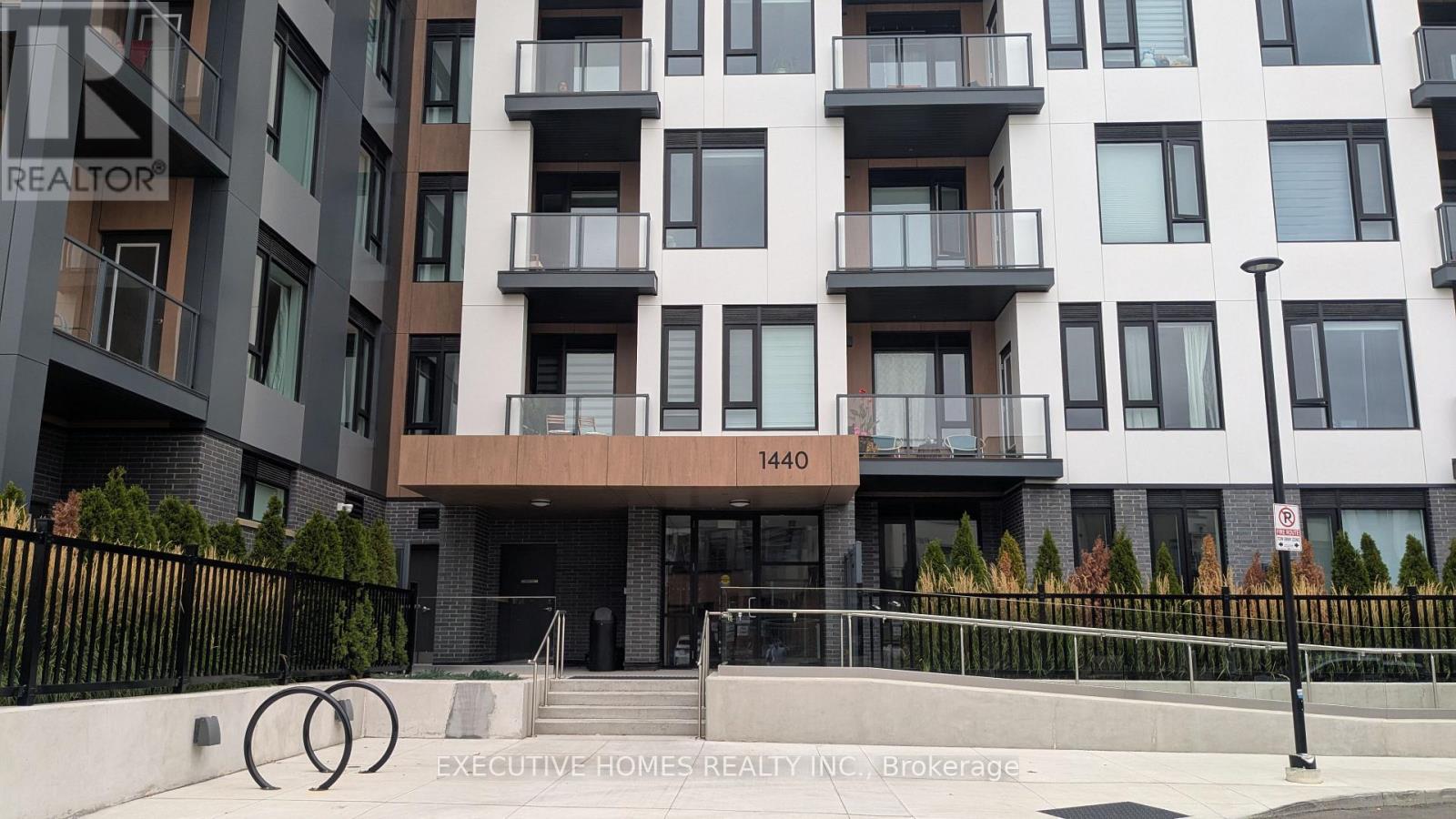 203 - 1440 Clarriage Court, Milton, Ontario  L9E 1B3 - Photo 2 - W12424396