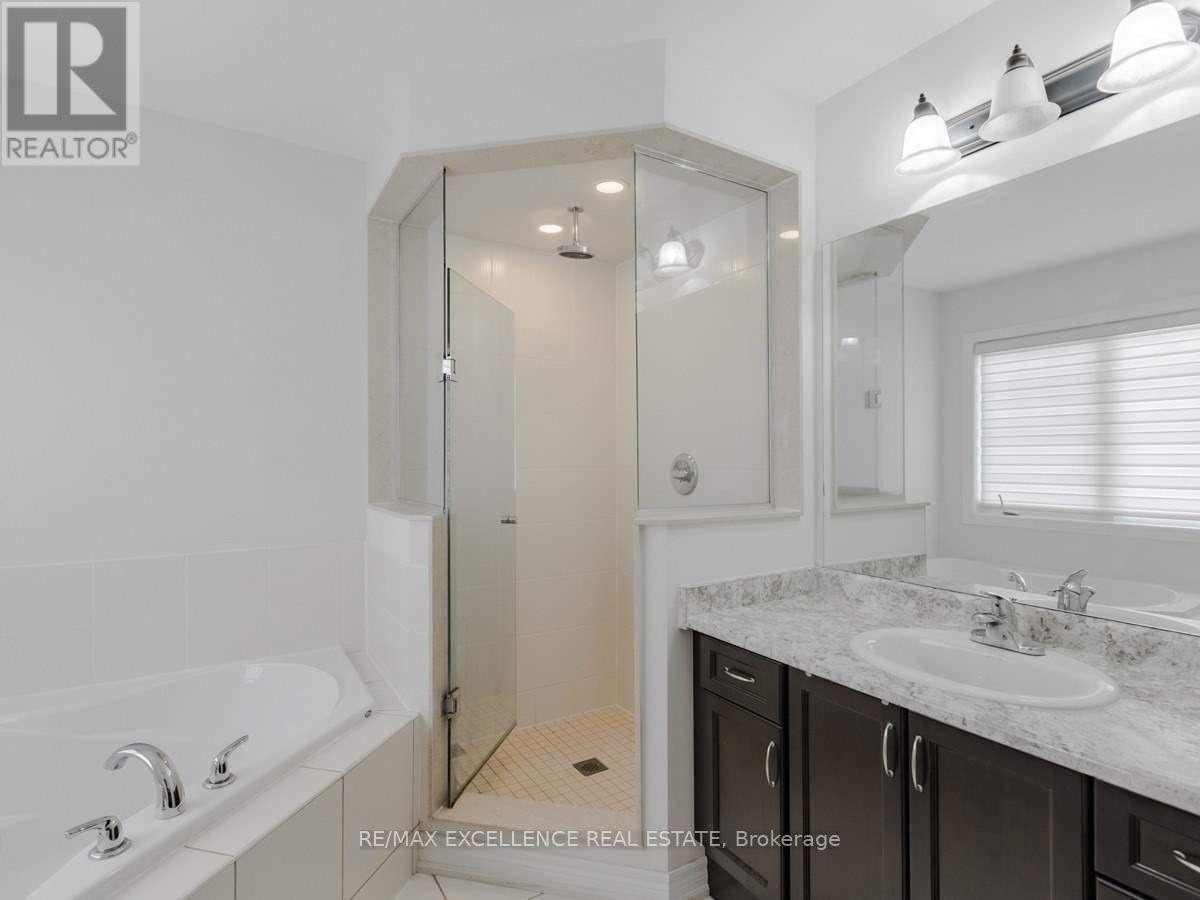 38 Davenfield Circle, Brampton, Ontario  L6P 4M2 - Photo 14 - W12486416