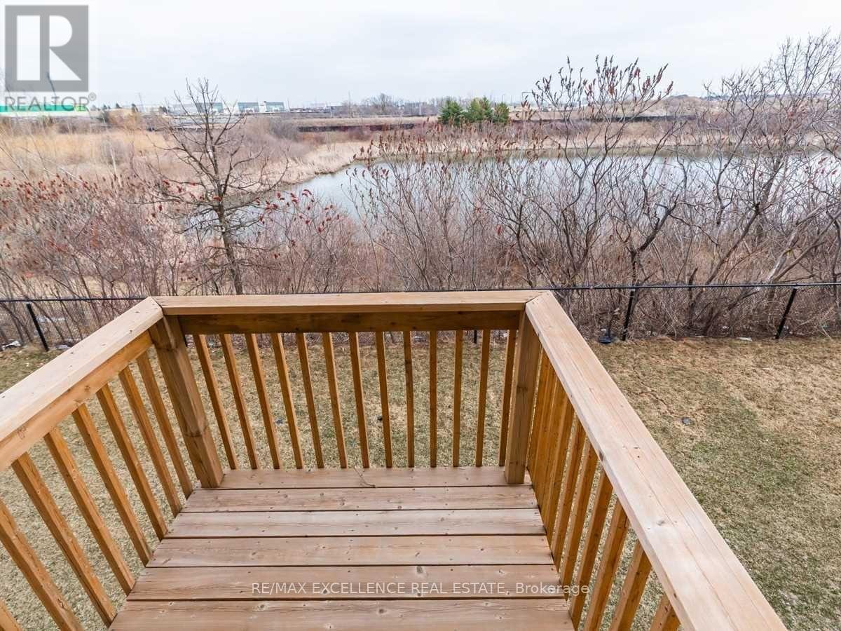 38 Davenfield Circle, Brampton, Ontario  L6P 4M2 - Photo 10 - W12486416