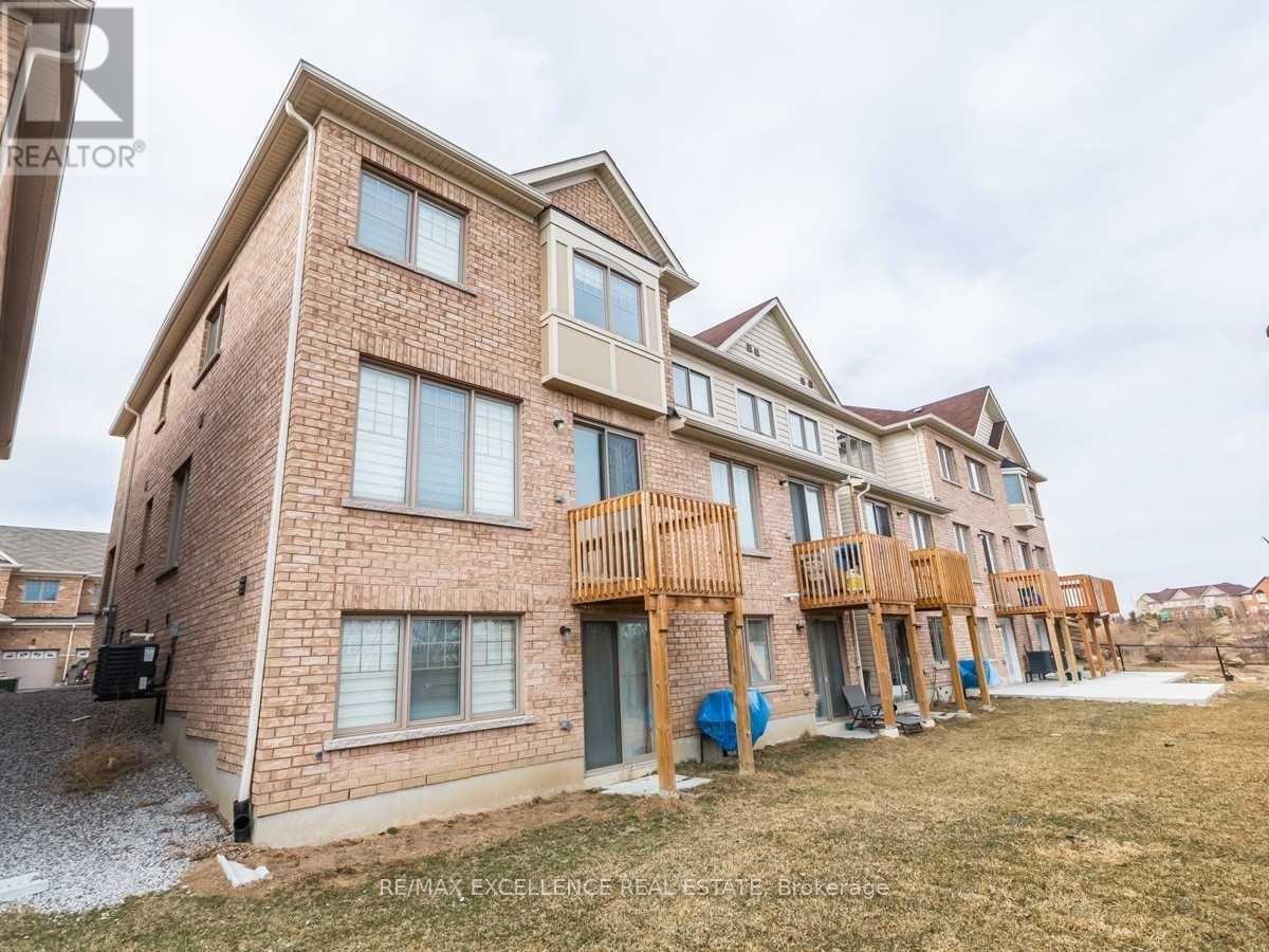 38 Davenfield Circle, Brampton, Ontario  L6P 4M2 - Photo 21 - W12486416