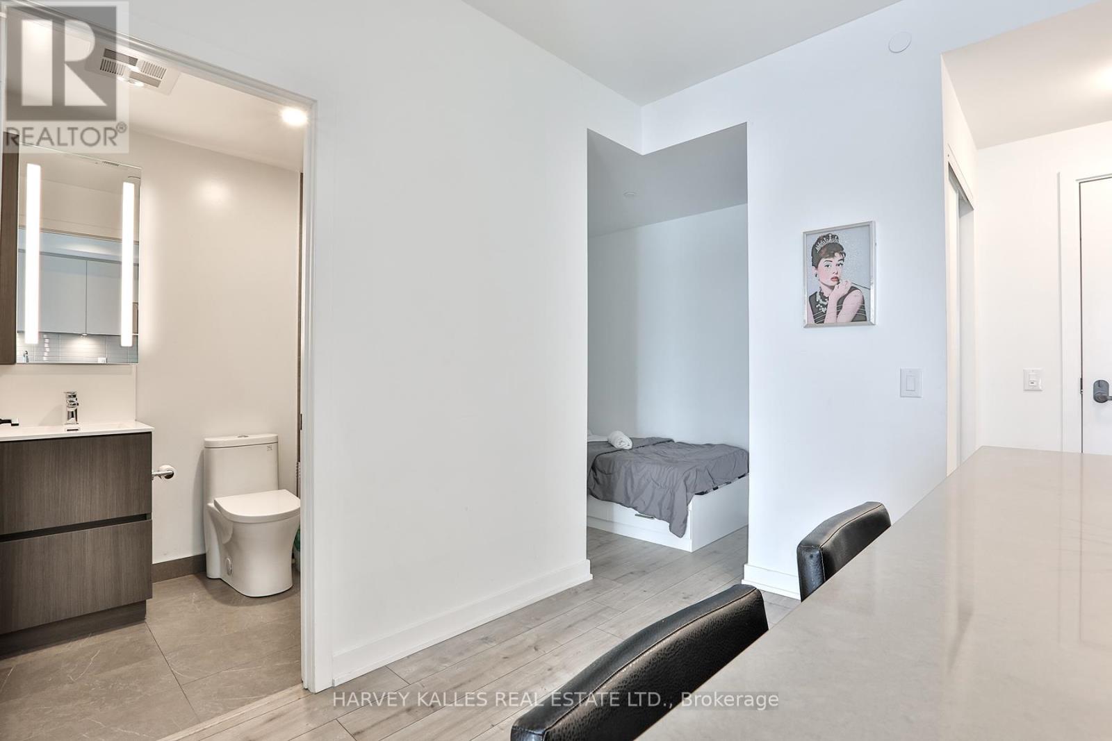 338 - 215 Lakeshore Road W, Mississauga, Ontario  L5H 1G5 - Photo 16 - W12532928