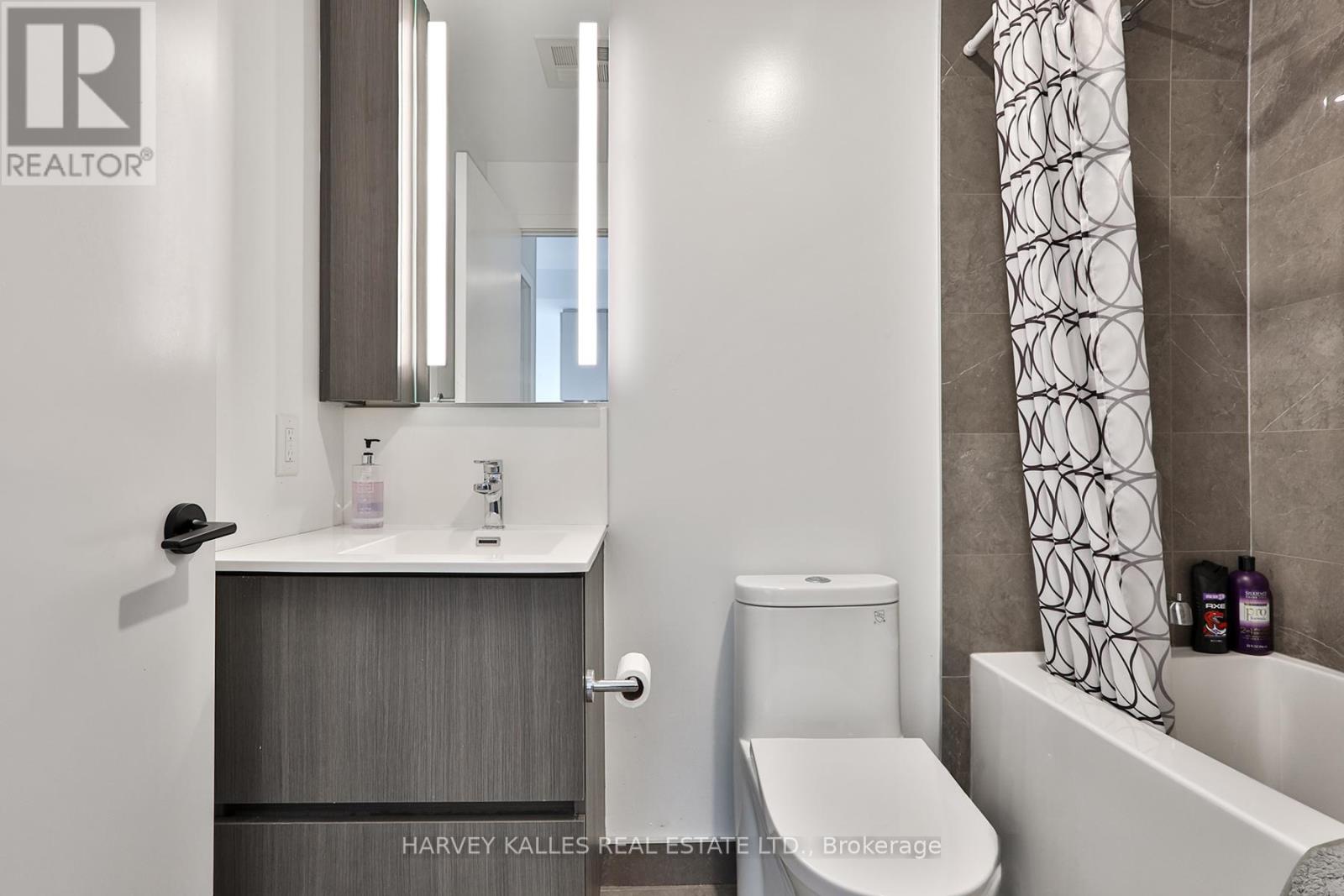 338 - 215 Lakeshore Road W, Mississauga, Ontario  L5H 1G5 - Photo 13 - W12532928