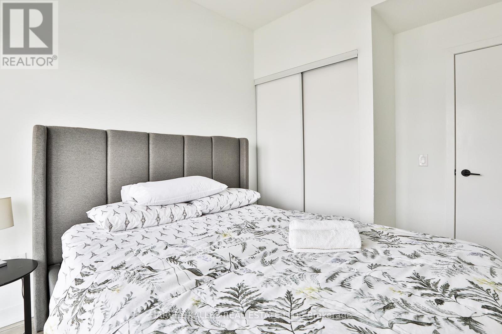 338 - 215 Lakeshore Road W, Mississauga, Ontario  L5H 1G5 - Photo 17 - W12532928