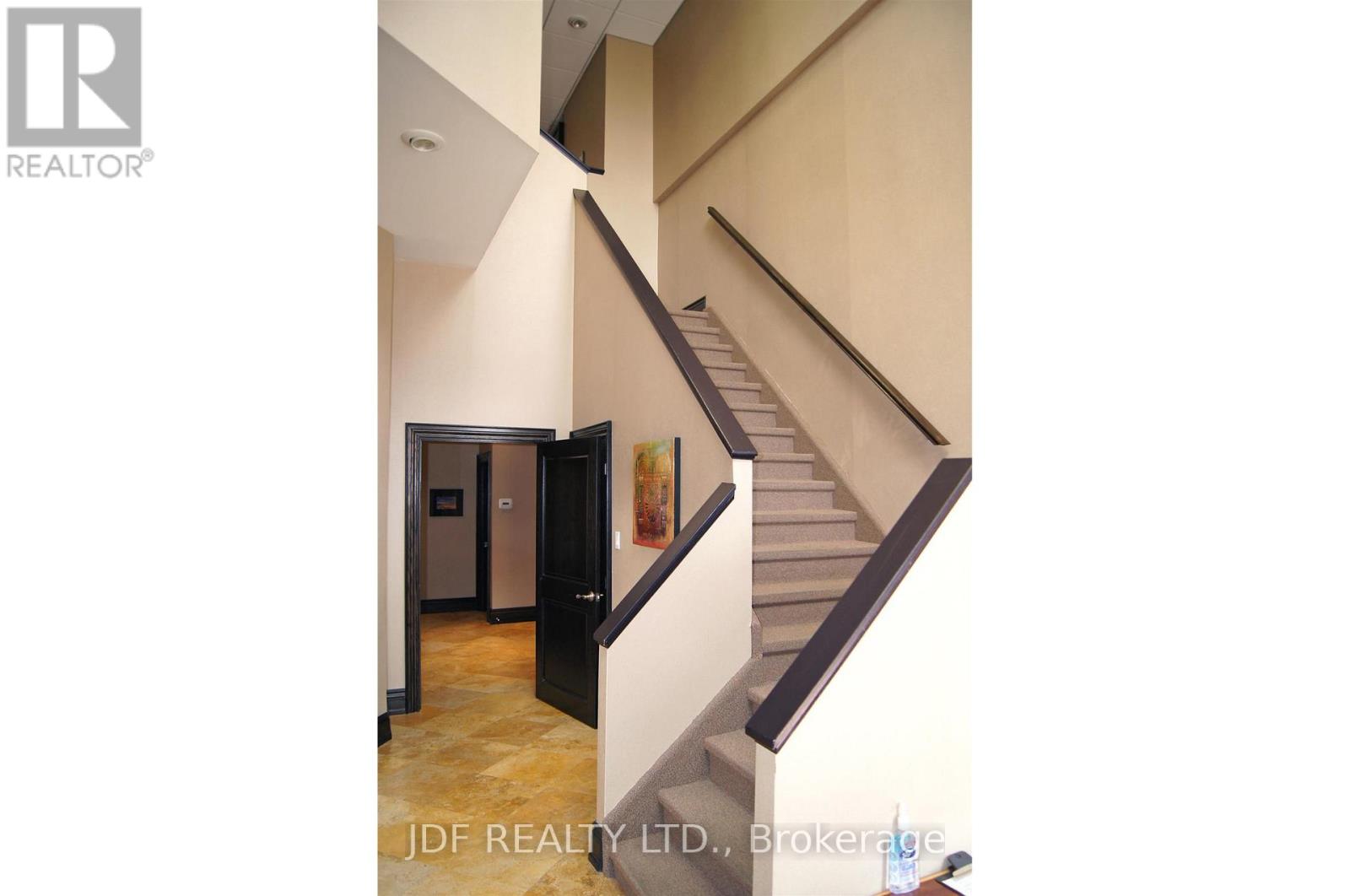 10 - 56 Pennsylvania Avenue, Vaughan, Ontario  L4K 3V9 - Photo 4 - N12534670