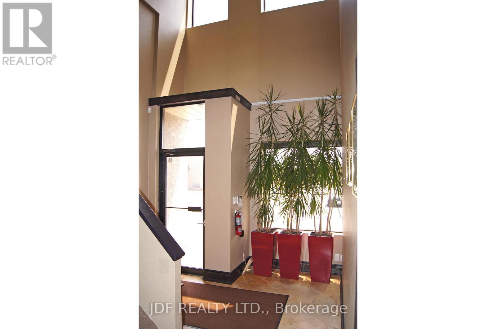 10 - 56 Pennsylvania Avenue, Vaughan, Ontario  L4K 3V9 - Photo 5 - N12534670