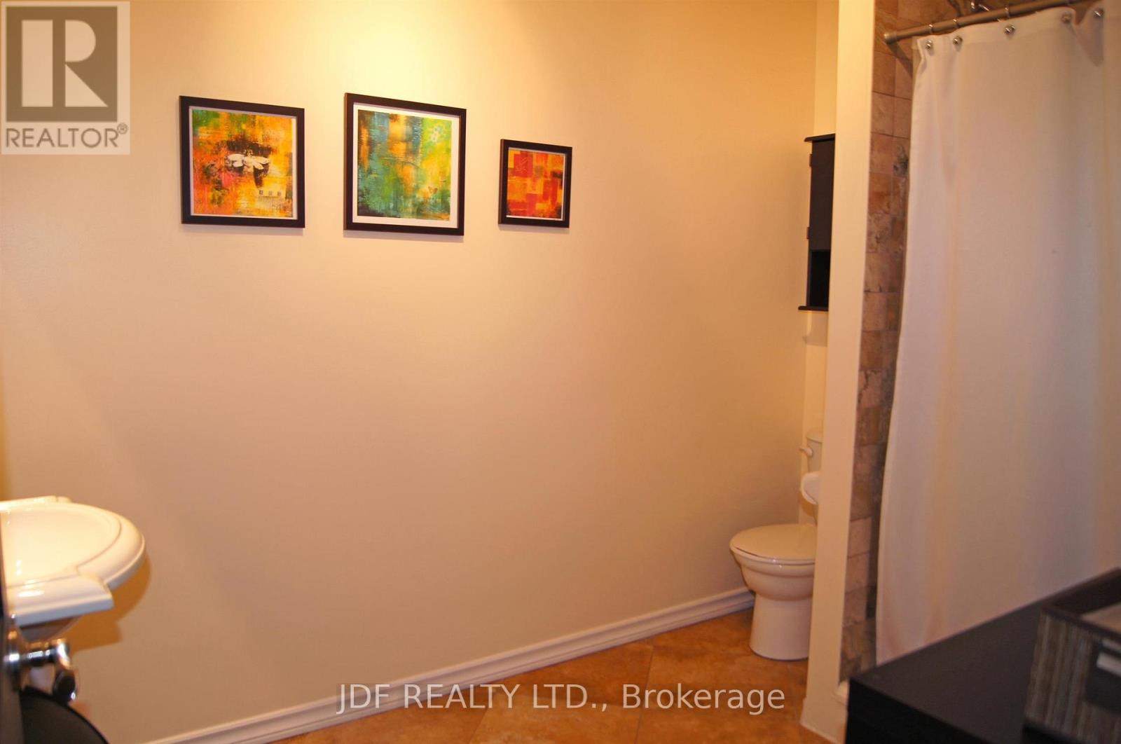 10 - 56 Pennsylvania Avenue, Vaughan, Ontario  L4K 3V9 - Photo 7 - N12534670