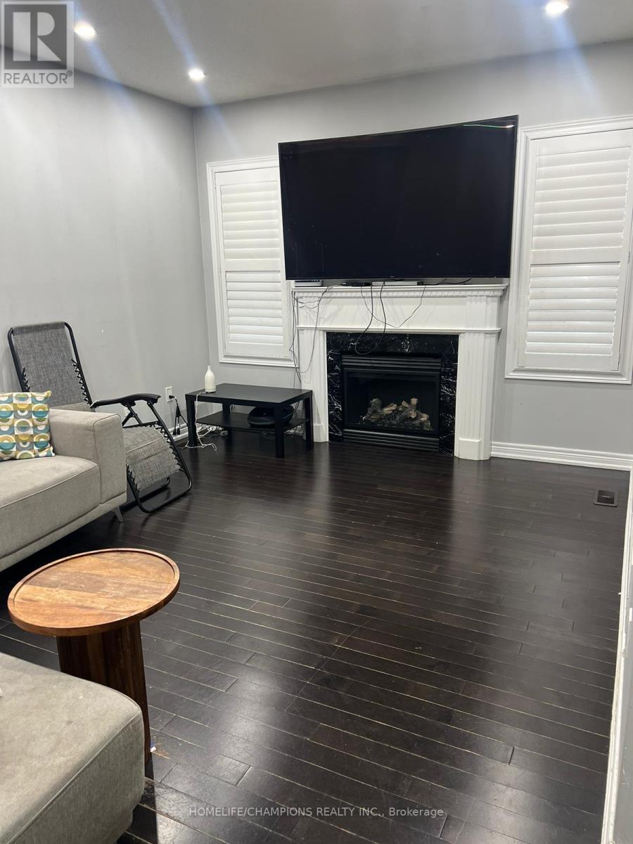 23 Durhamview Crescent, Whitchurch-Stouffville, Ontario  L4A 1H4 - Photo 4 - N12534740