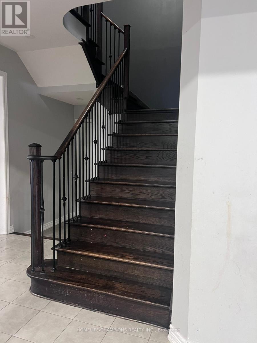 23 Durhamview Crescent, Whitchurch-Stouffville, Ontario  L4A 1H4 - Photo 6 - N12534740