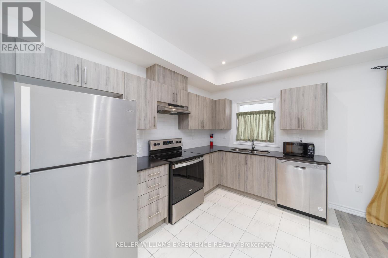 8 Wagon Lane, Barrie, Ontario  L9J 0V1 - Photo 5 - S12534660