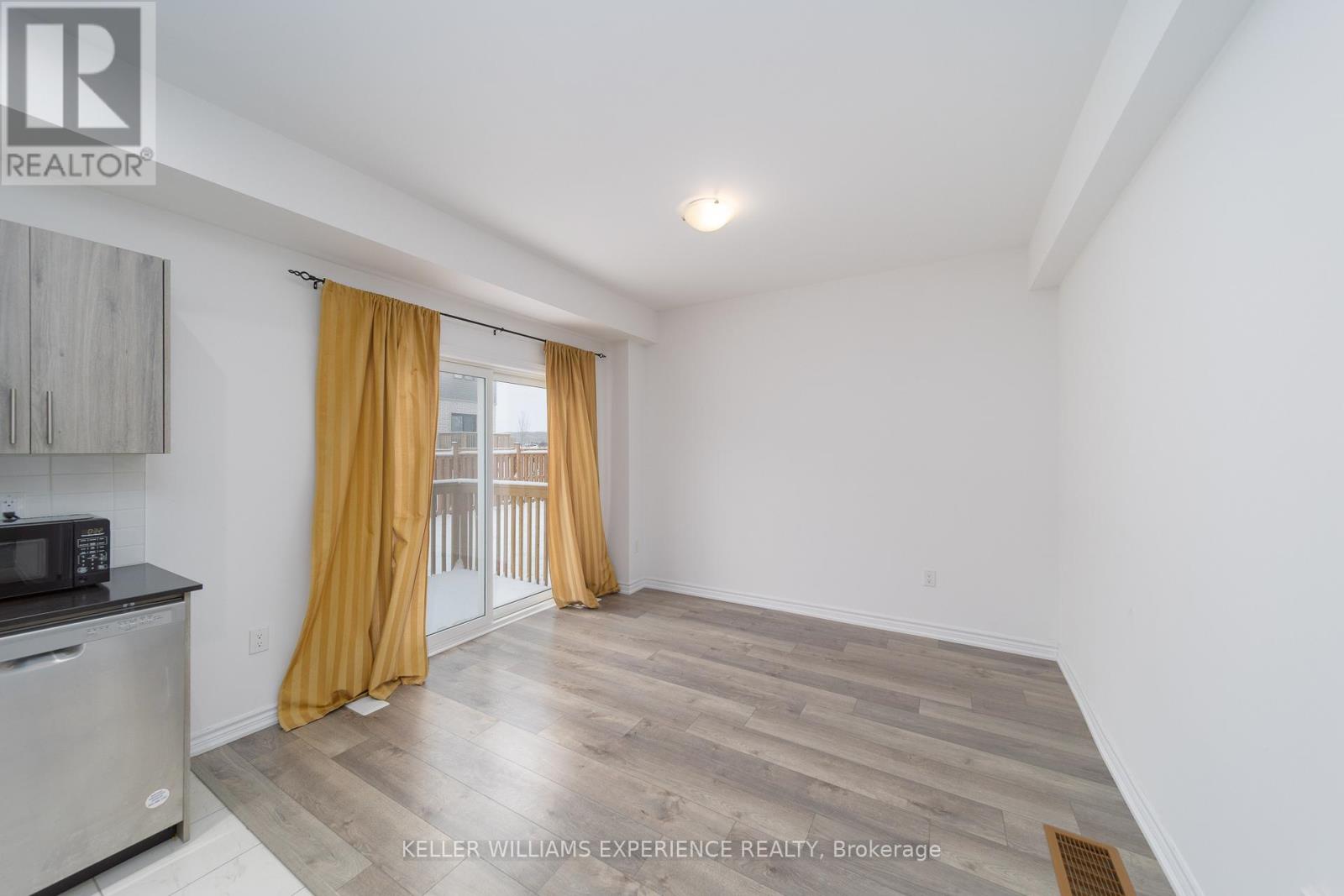 8 Wagon Lane, Barrie, Ontario  L9J 0V1 - Photo 6 - S12534660