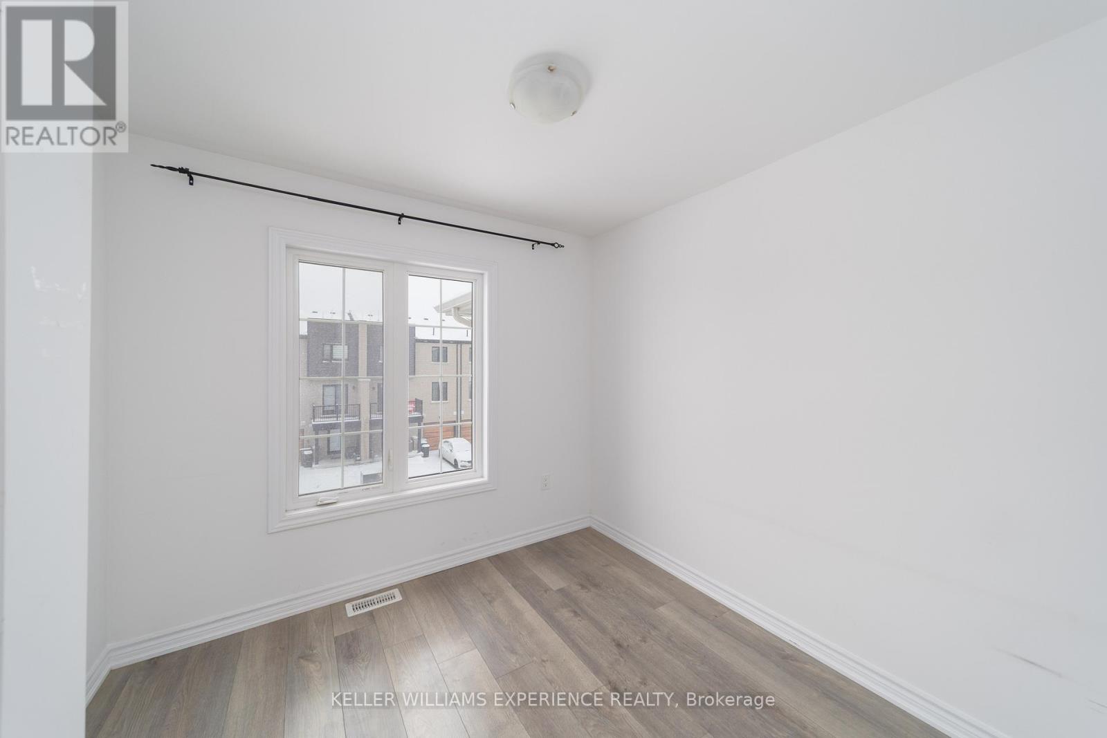 8 Wagon Lane, Barrie, Ontario  L9J 0V1 - Photo 9 - S12534660