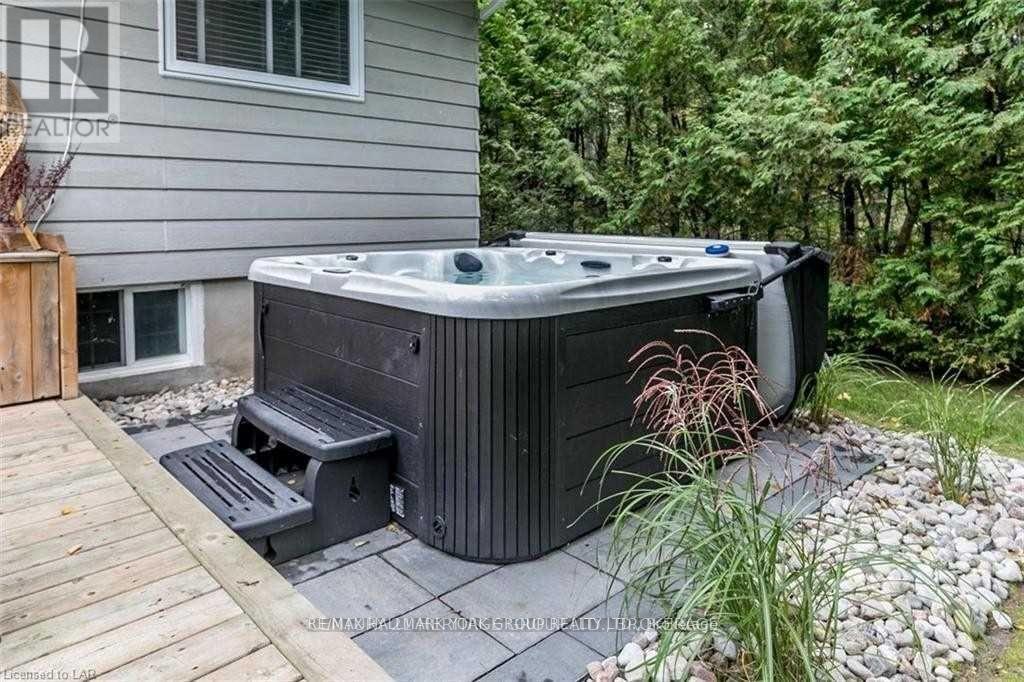 52 Birchwood Trail, Wasaga Beach, Ontario  L9Z 1B1 - Photo 23 - S12534742