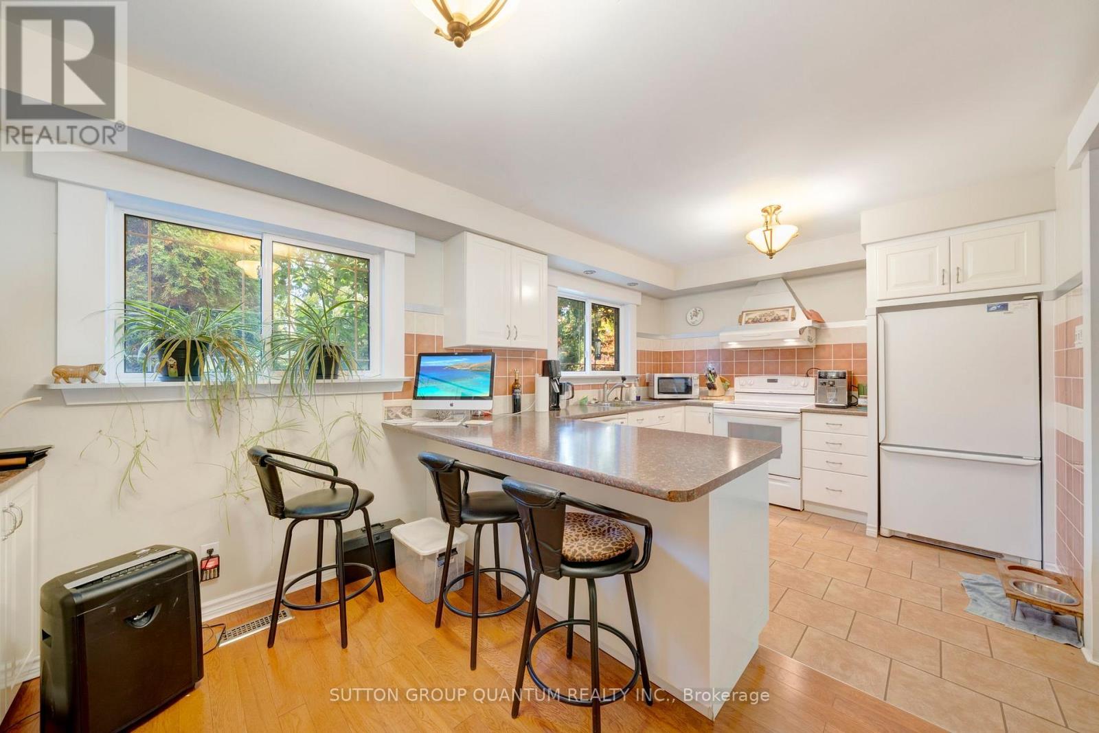 1224 Fairdale Drive, Mississauga, Ontario  L5C 1K4 - Photo 11 - W12534648