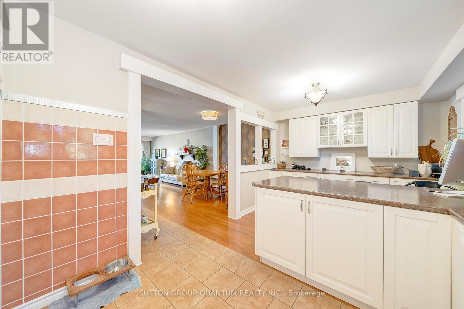 1224 Fairdale Drive, Mississauga, Ontario  L5C 1K4 - Photo 14 - W12534648