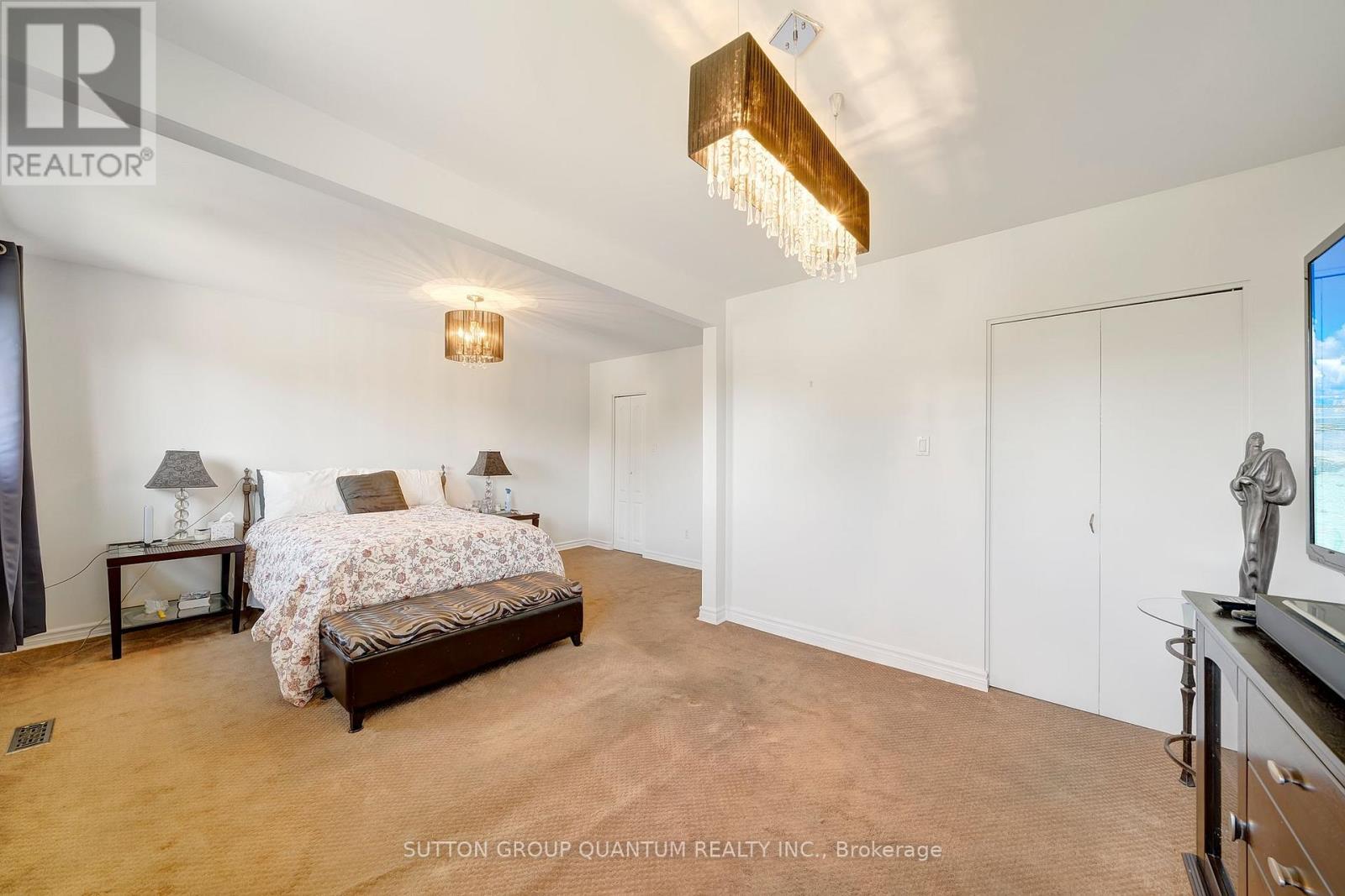 1224 Fairdale Drive, Mississauga, Ontario  L5C 1K4 - Photo 16 - W12534648