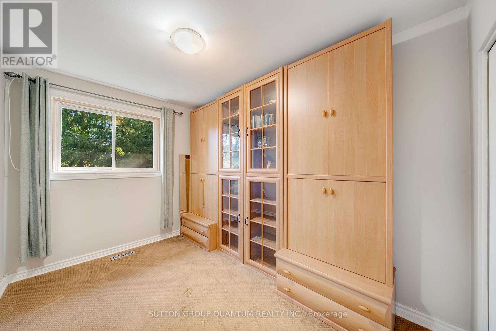 1224 Fairdale Drive, Mississauga, Ontario  L5C 1K4 - Photo 17 - W12534648