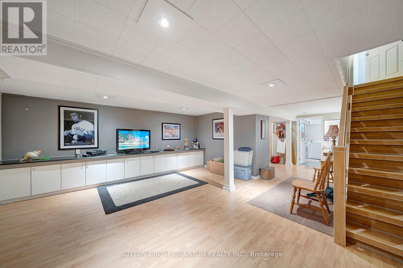 1224 Fairdale Drive, Mississauga, Ontario  L5C 1K4 - Photo 19 - W12534648