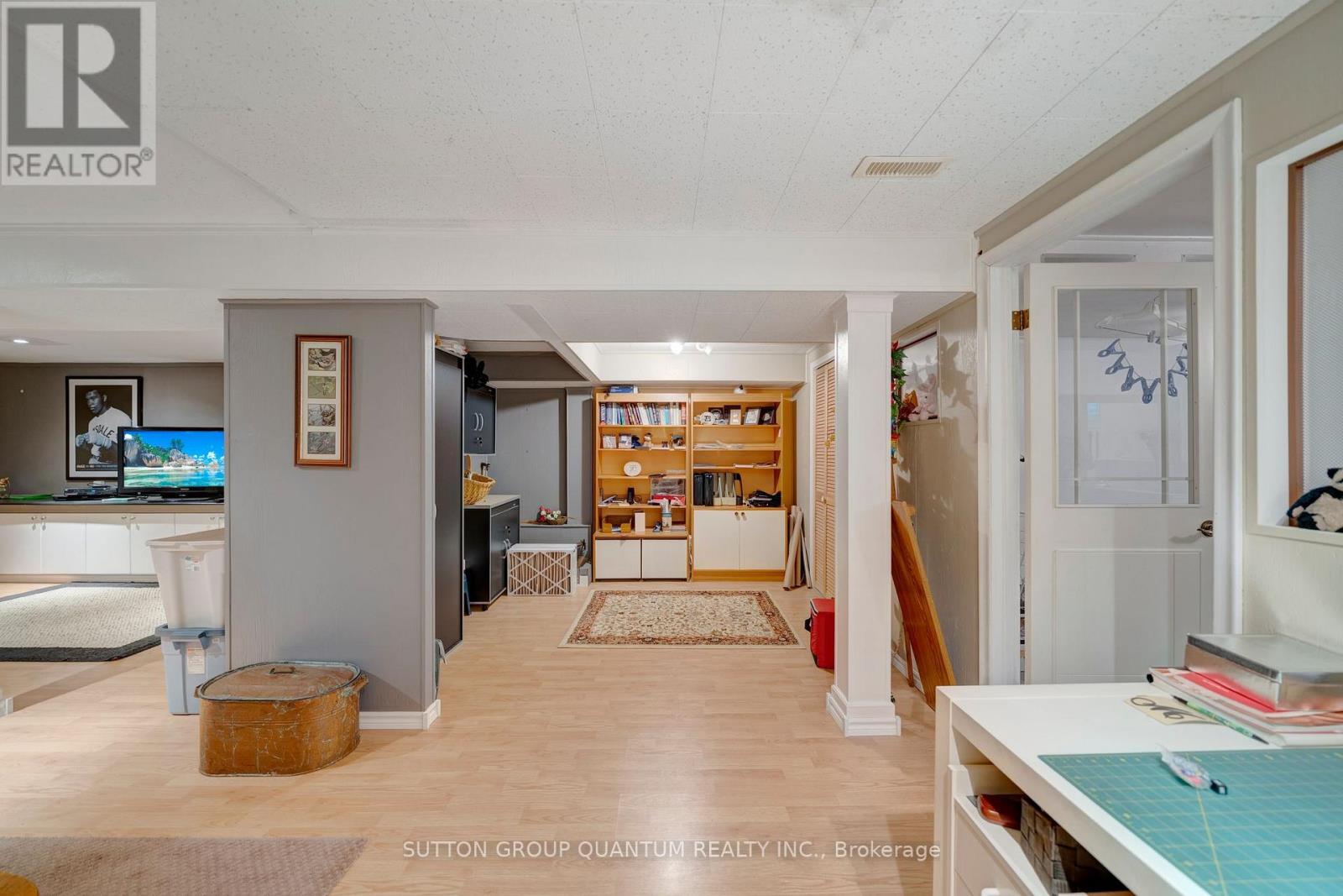 1224 Fairdale Drive, Mississauga, Ontario  L5C 1K4 - Photo 21 - W12534648