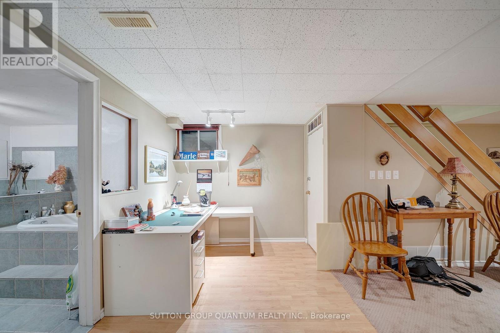 1224 Fairdale Drive, Mississauga, Ontario  L5C 1K4 - Photo 22 - W12534648