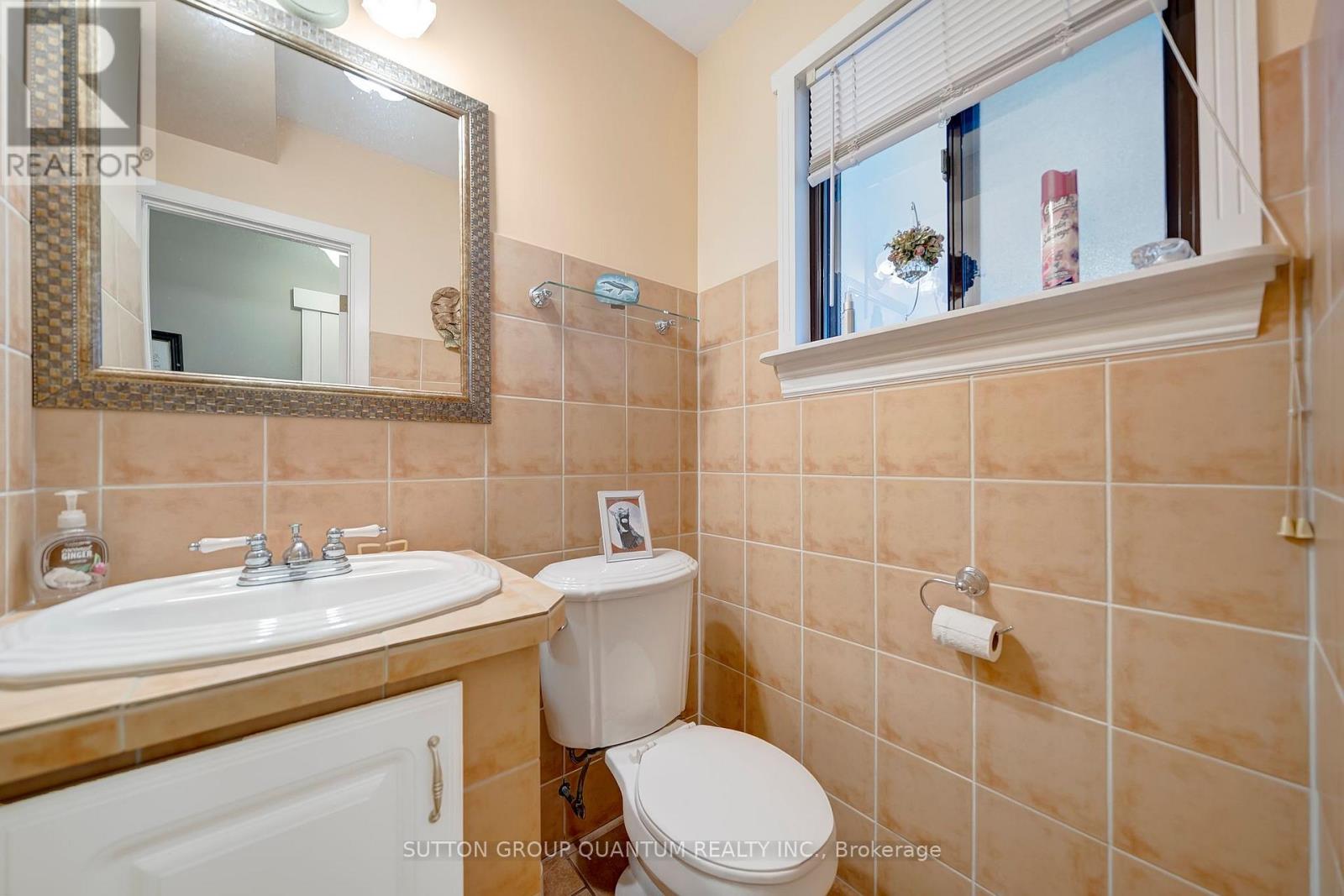 1224 Fairdale Drive, Mississauga, Ontario  L5C 1K4 - Photo 23 - W12534648