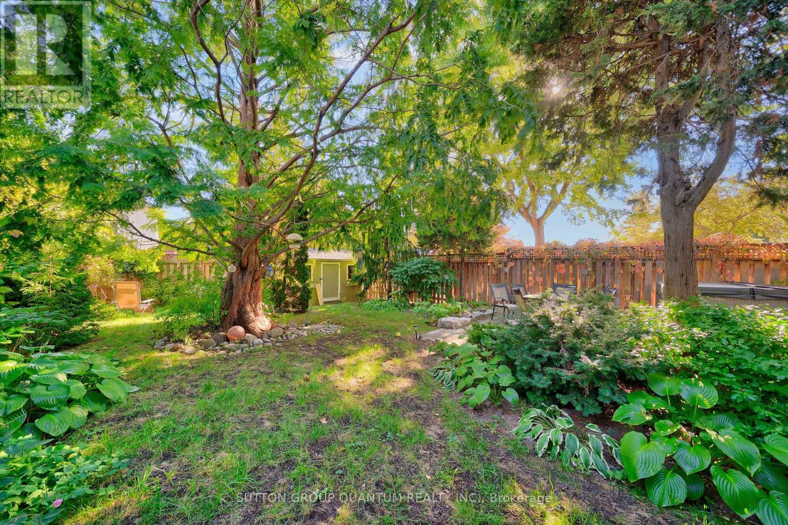 1224 Fairdale Drive, Mississauga, Ontario  L5C 1K4 - Photo 26 - W12534648