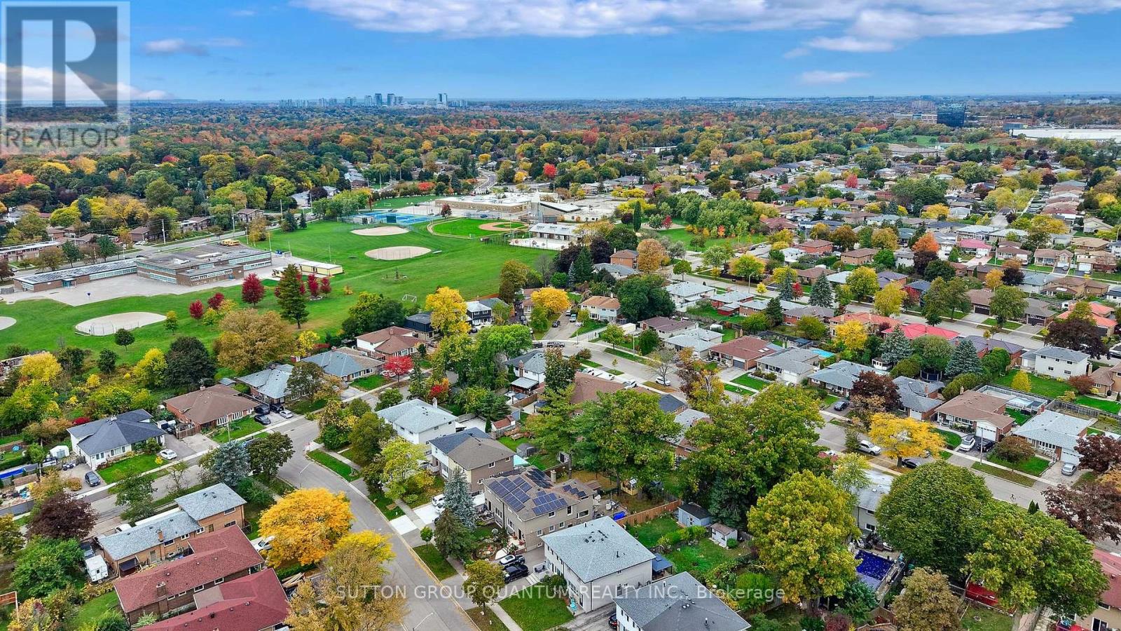 1224 Fairdale Drive, Mississauga, Ontario  L5C 1K4 - Photo 31 - W12534648