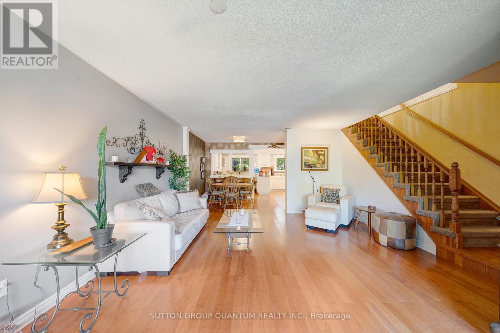 1224 Fairdale Drive, Mississauga, Ontario  L5C 1K4 - Photo 5 - W12534648