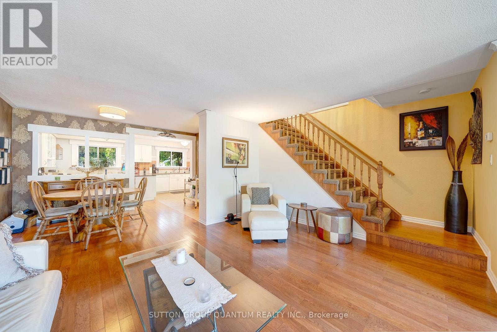 1224 Fairdale Drive, Mississauga, Ontario  L5C 1K4 - Photo 6 - W12534648