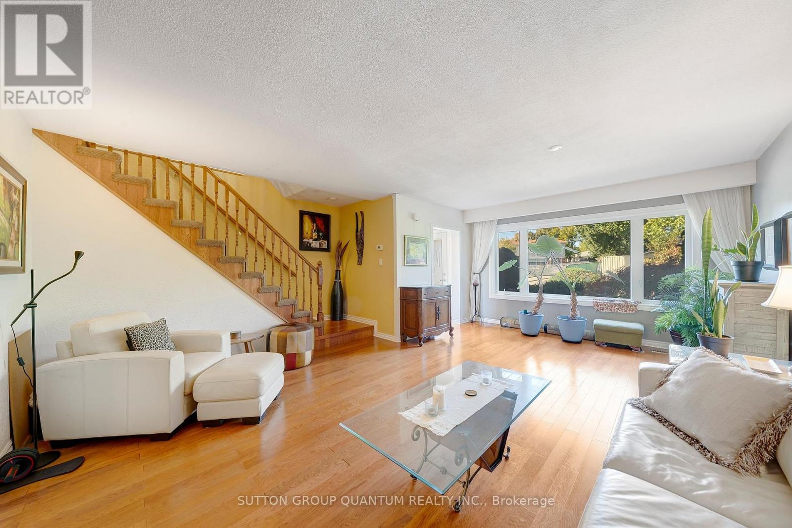 1224 Fairdale Drive, Mississauga, Ontario  L5C 1K4 - Photo 7 - W12534648