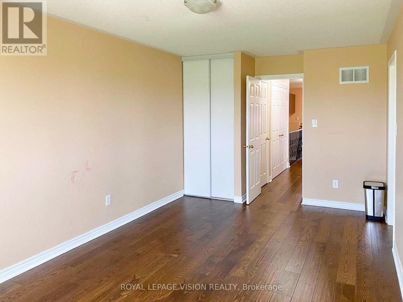 7429 Saint Barbara Boulevard, Mississauga, Ontario  L5W 0G3 - Photo 11 - W12534654