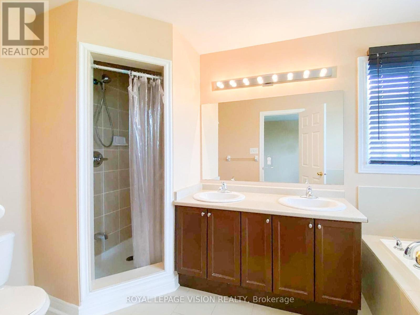 7429 Saint Barbara Boulevard, Mississauga, Ontario  L5W 0G3 - Photo 12 - W12534654