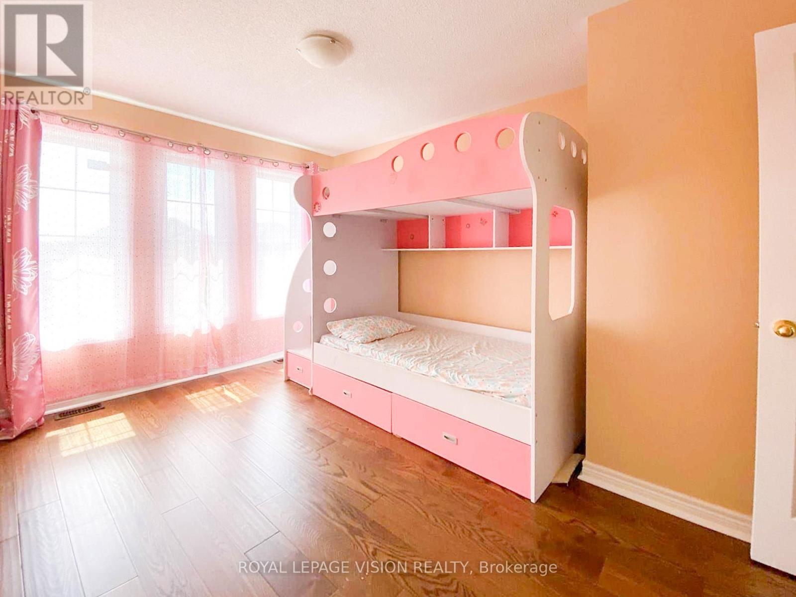 7429 Saint Barbara Boulevard, Mississauga, Ontario  L5W 0G3 - Photo 14 - W12534654