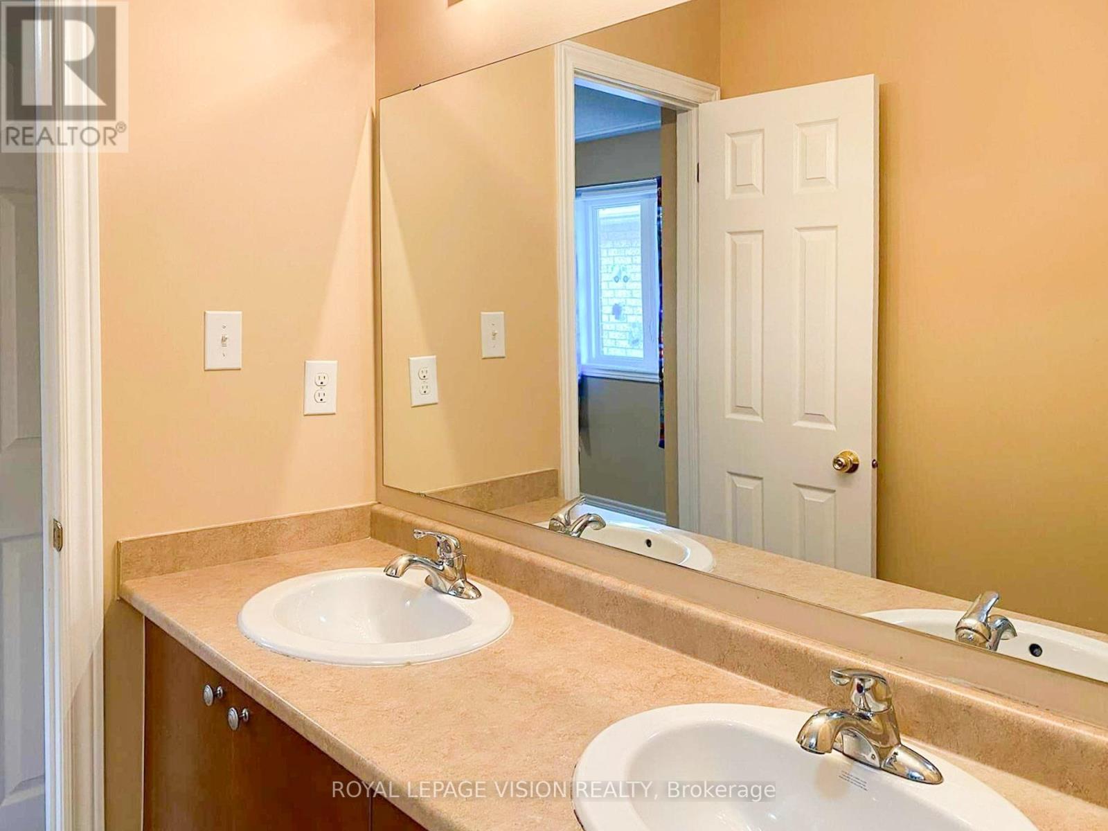 7429 Saint Barbara Boulevard, Mississauga, Ontario  L5W 0G3 - Photo 17 - W12534654