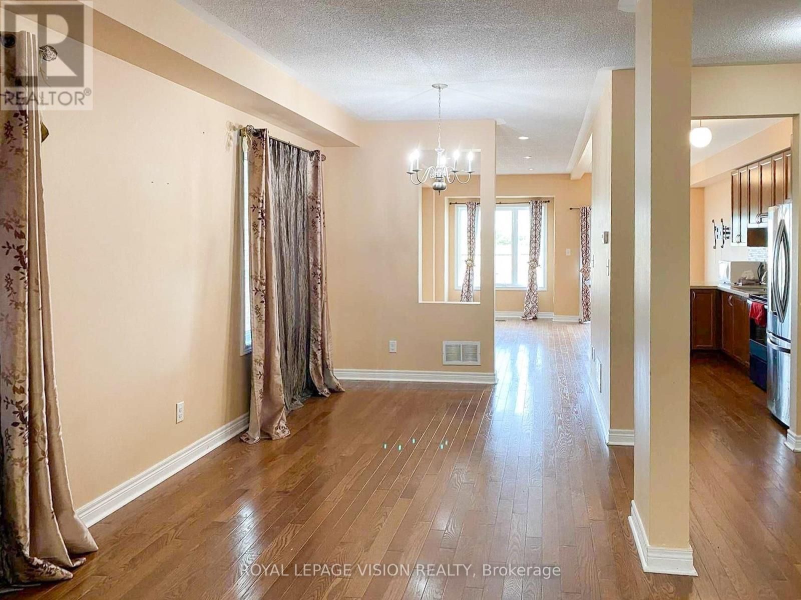 7429 Saint Barbara Boulevard, Mississauga, Ontario  L5W 0G3 - Photo 2 - W12534654