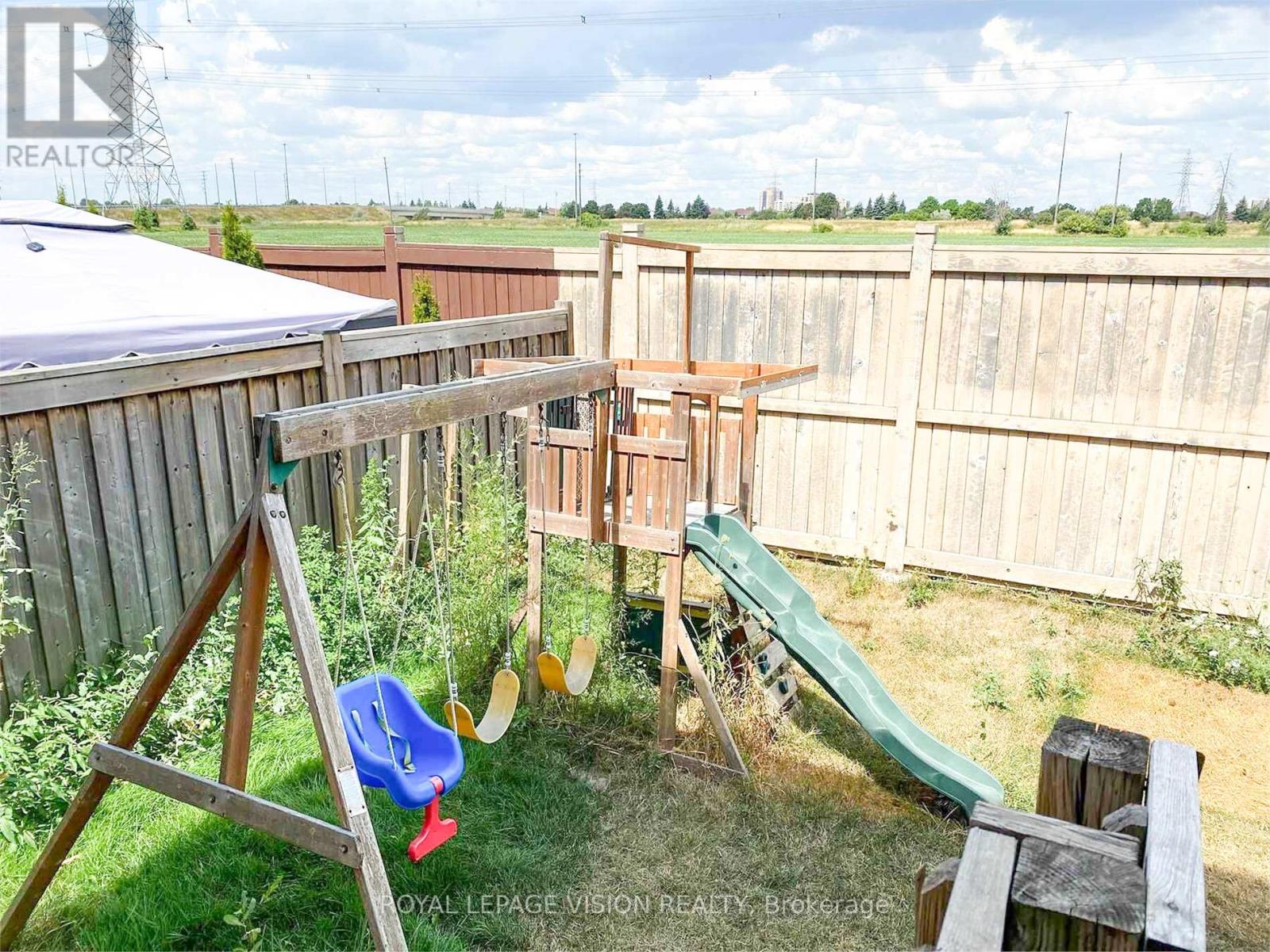 7429 Saint Barbara Boulevard, Mississauga, Ontario  L5W 0G3 - Photo 21 - W12534654