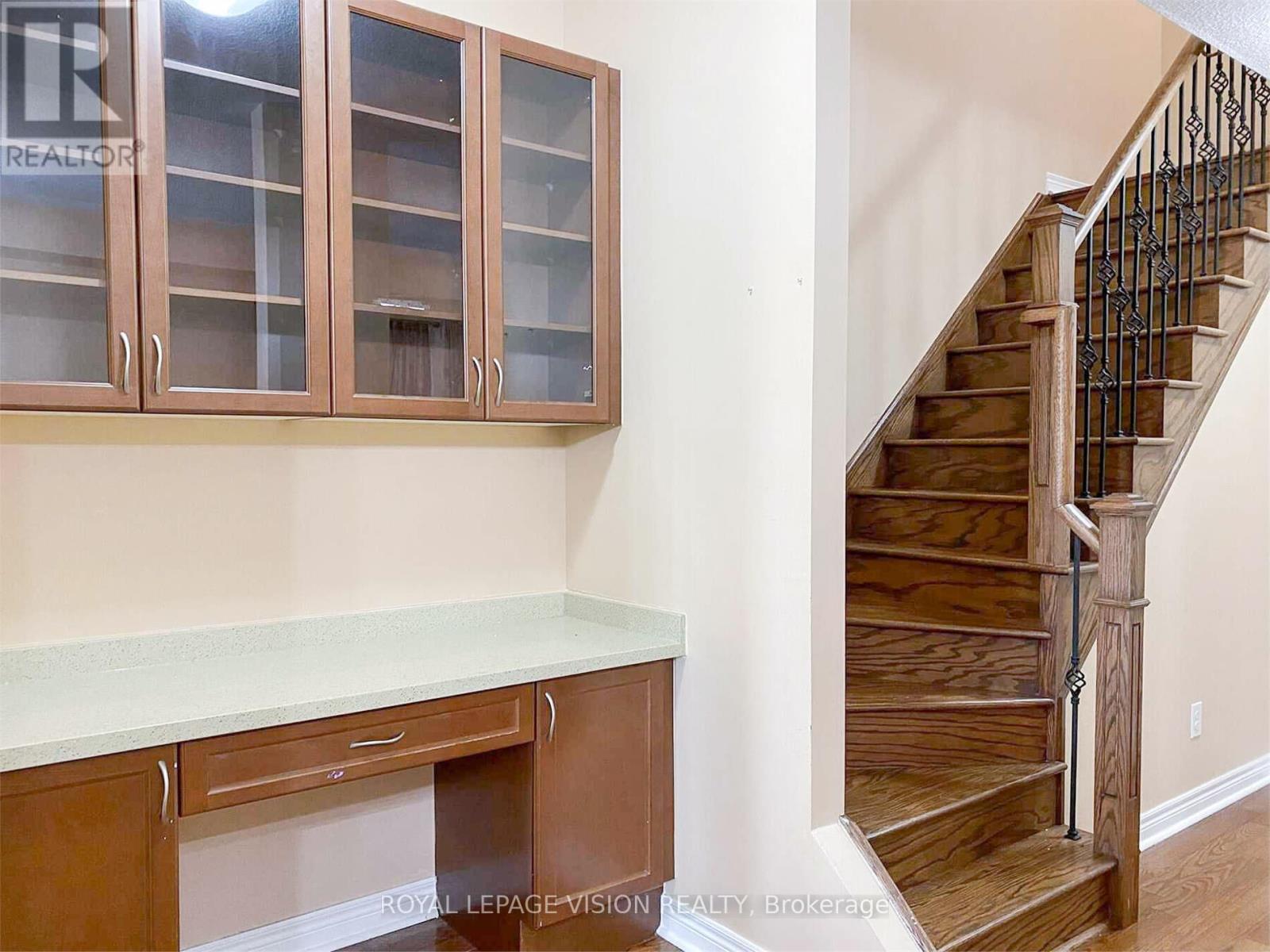 7429 Saint Barbara Boulevard, Mississauga, Ontario  L5W 0G3 - Photo 4 - W12534654