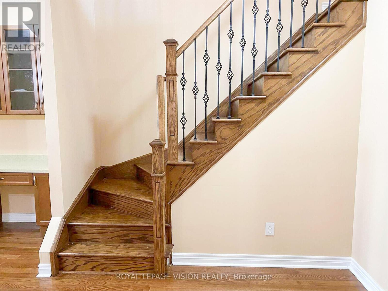 7429 Saint Barbara Boulevard, Mississauga, Ontario  L5W 0G3 - Photo 7 - W12534654