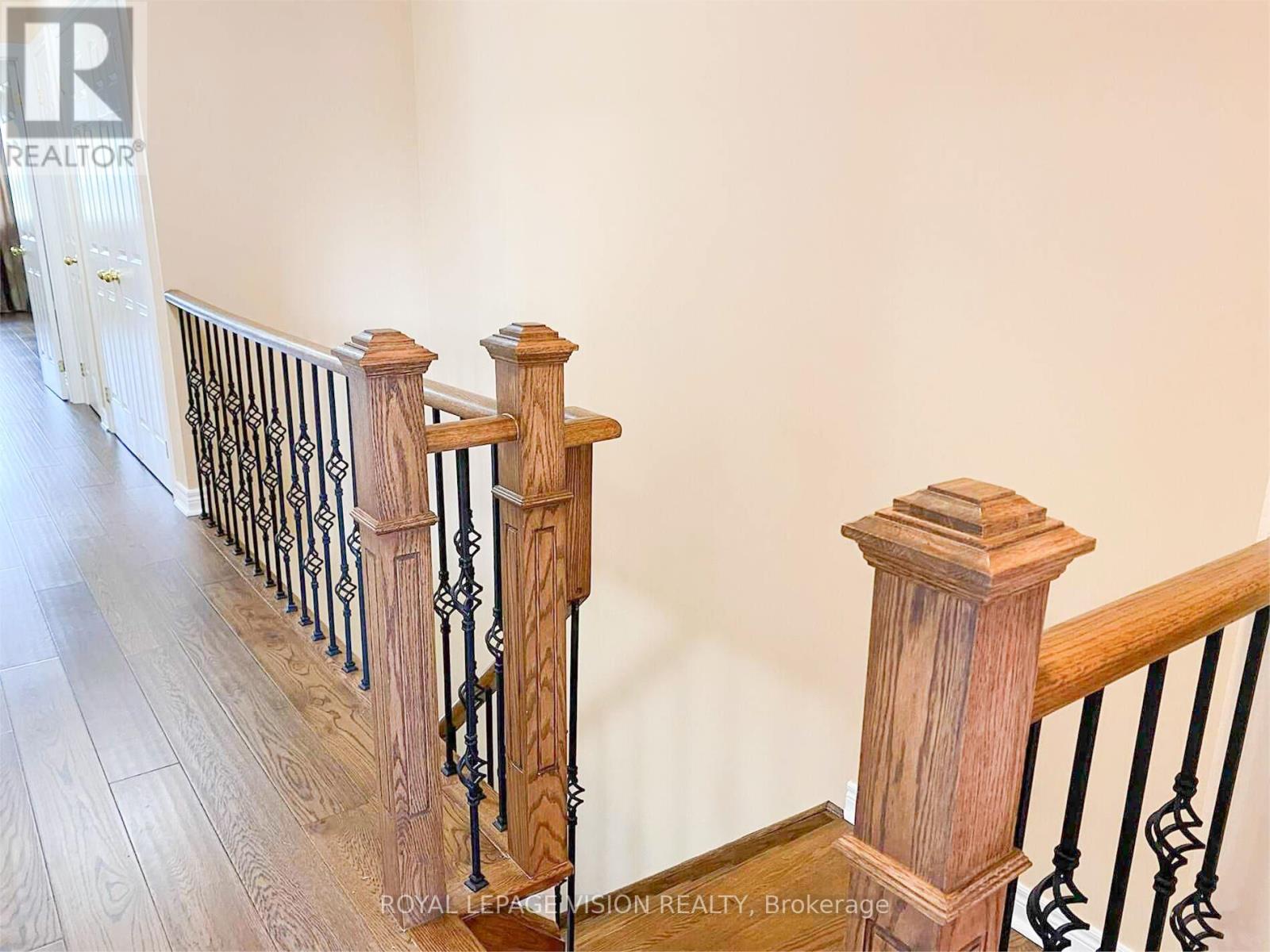 7429 Saint Barbara Boulevard, Mississauga, Ontario  L5W 0G3 - Photo 8 - W12534654