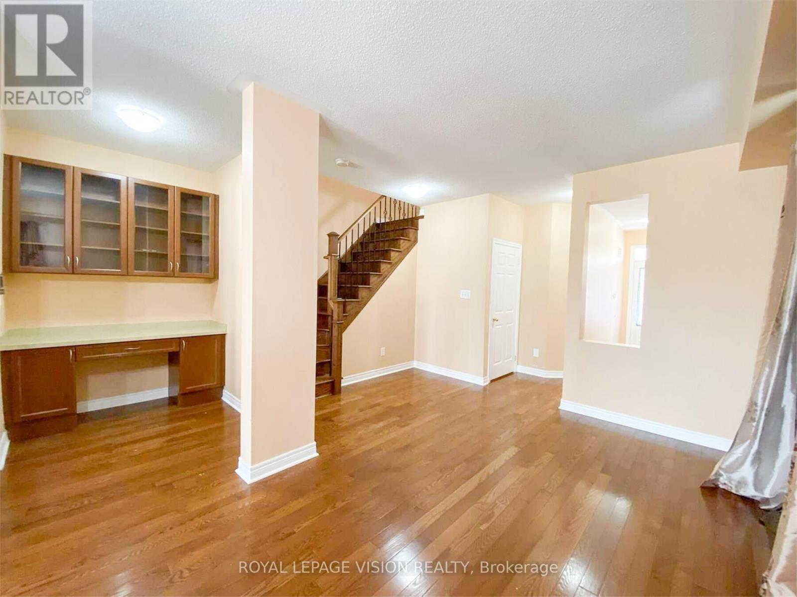 7429 Saint Barbara Boulevard, Mississauga, Ontario  L5W 0G3 - Photo 9 - W12534654